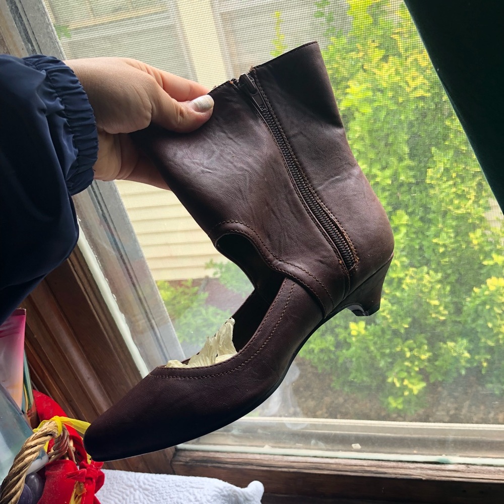 Boots - Picture 4 of 4